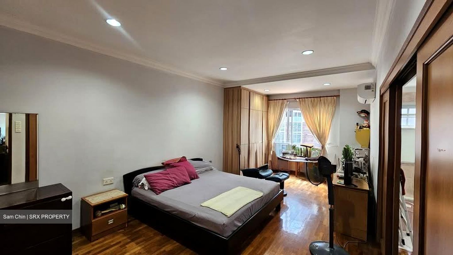 Mayflower Gardens (D20), Terrace #564994331